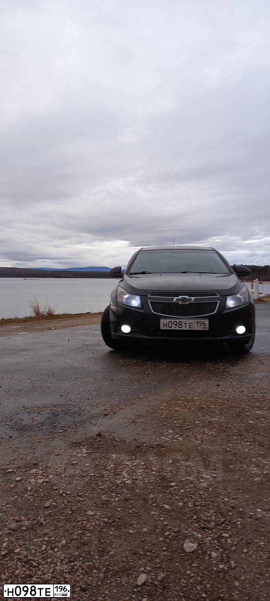 Фото автомобиля CHEVROLET CRUZE, 2012 — госномер Н098ТЕ196. Цвет: ЧЕРНЫЙ МЕТАЛЛИК