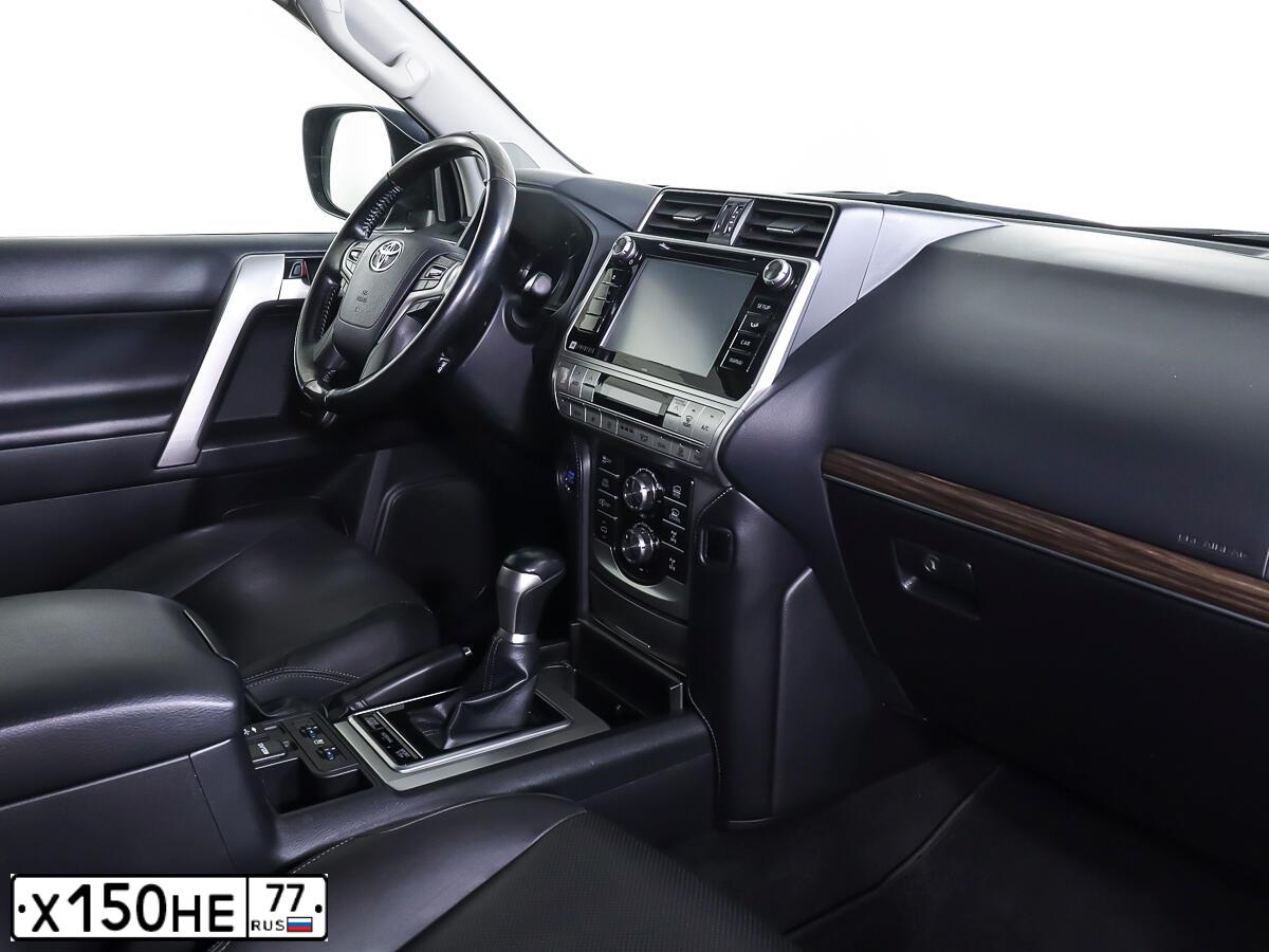 Фото автомобиля TOYOTA LANDCRUISER, 1995 — госномер Х150НЕ77. Цвет: ЗЕЛЕНЫЙ