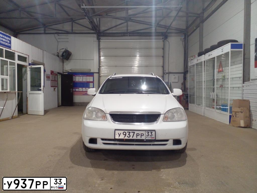 Фото автомобиля CHEVROLET LACETTI, 2010 — госномер У937РР33. Цвет: БЕЛЫЙ