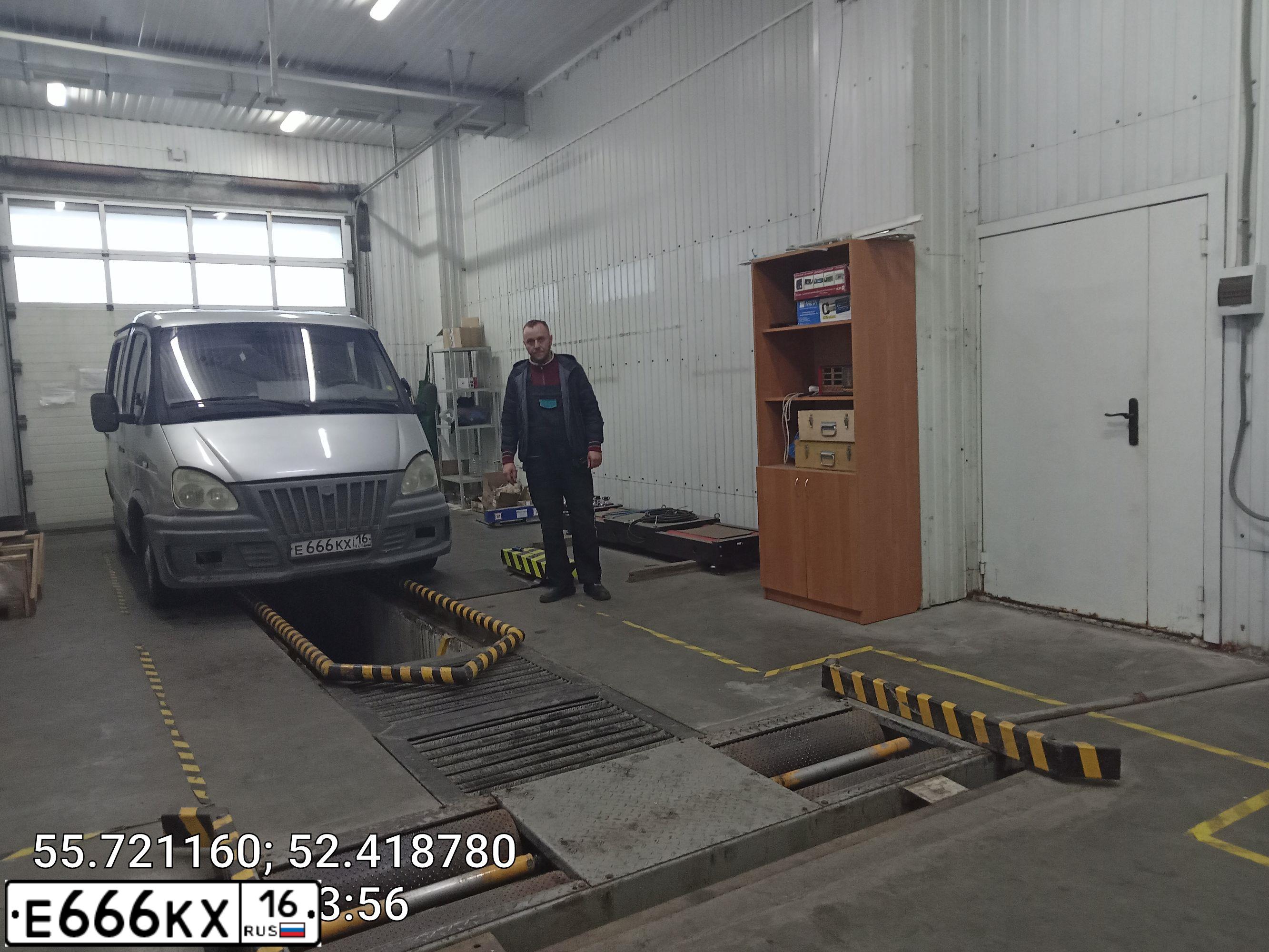 Фото автомобиля GAZ 2217 SOBOL, 2003 — госномер Е666КХ16. Цвет: БУРАН