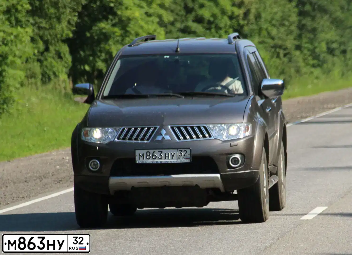 Фото автомобиля MITSUBISHI PAJERO SPORT, 2012 — госномер М863НУ32. Цвет: КОРИЧНЕВЫЙ