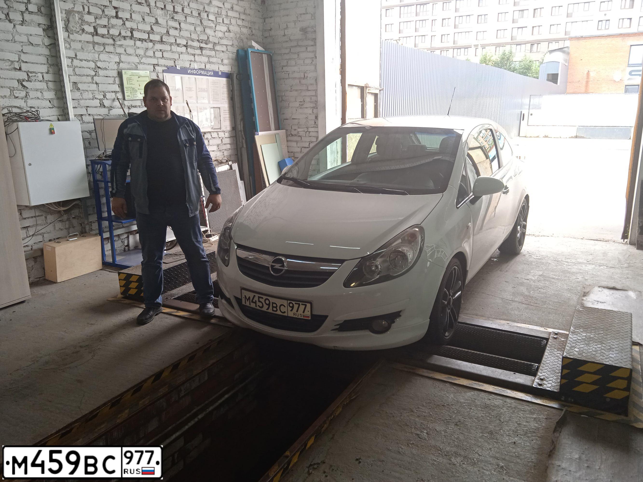 Фото автомобиля OPEL L CORSA, 2010 — госномер У237ТХ43. Цвет: Белый