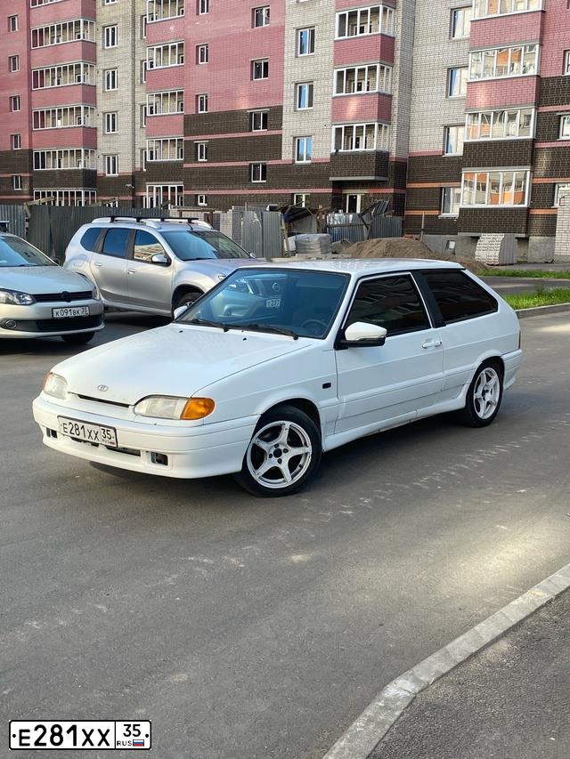 Фото автомобиля LADA 2113 SAMARA, 2013 — госномер Е281ХХ35. Цвет: Белый