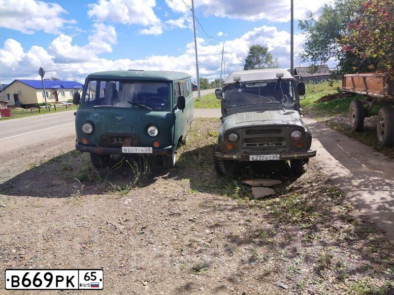 Фото автомобиля UAZ 3741, 2003 — госномер В669РК65. Цвет: Темно-зеленый