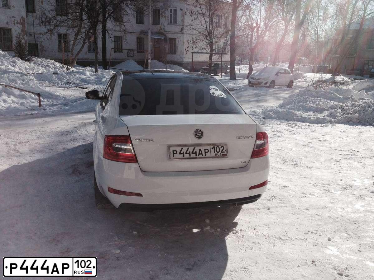 Фото автомобиля AUDI A4, 2016 — госномер Е086ОУ702. Цвет: Белый