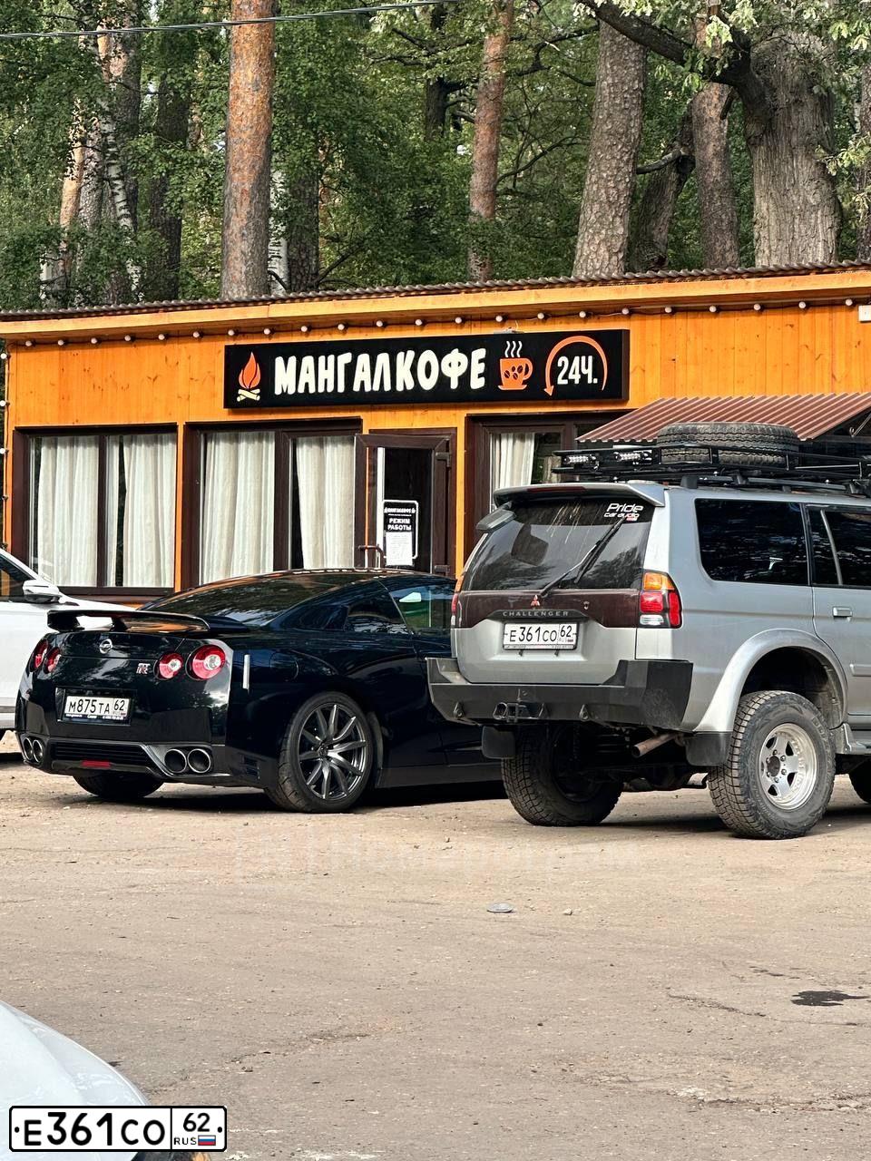 Фото автомобиля MITSUBISHI PAJERO SPORT, 2003 — госномер Е361СО62. Цвет: Серебристый