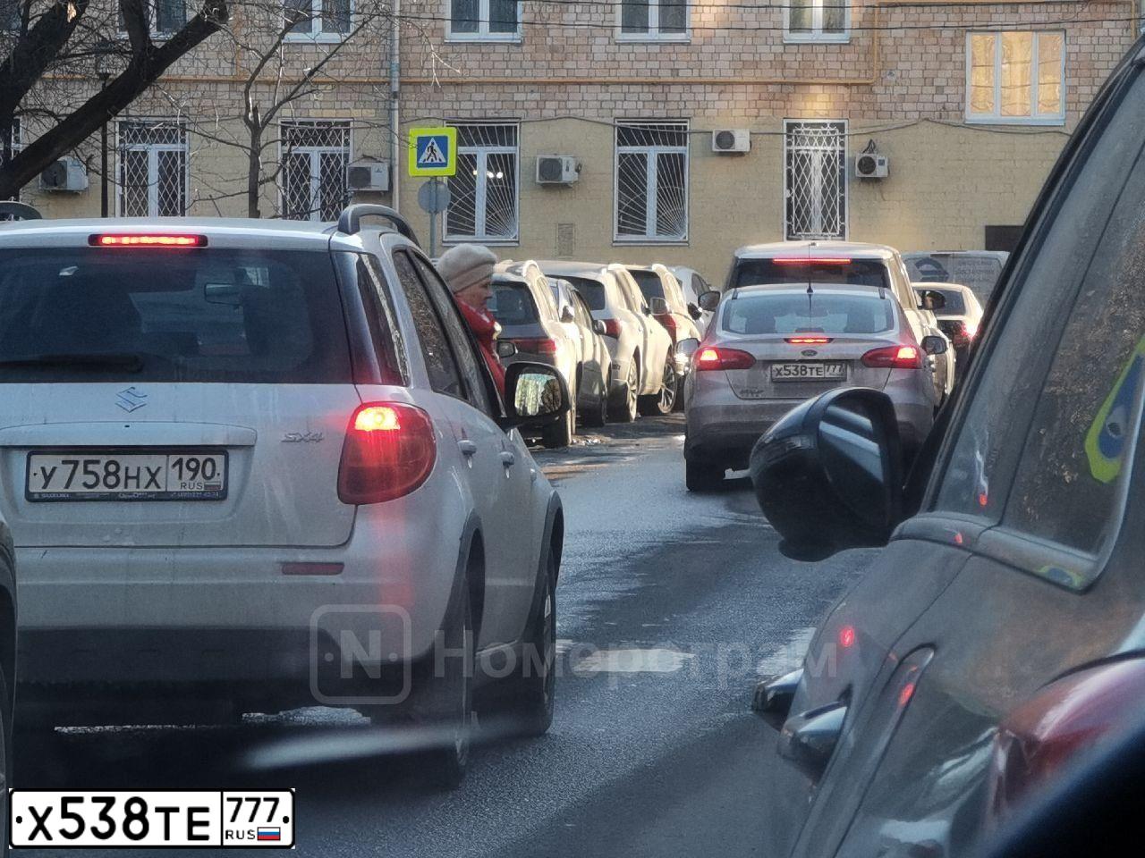 Фото автомобиля ФОЛЬКСВАГЕН ПАССАТ, 2021 — госномер Н233ТО35. Цвет: синий