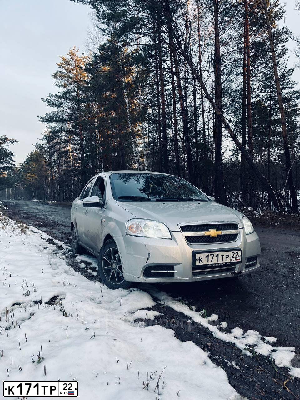 Фото автомобиля CHEVROLET AVEO, 2011 — госномер К171ТР22. Цвет: СЕРЕБРИСТЫЙ