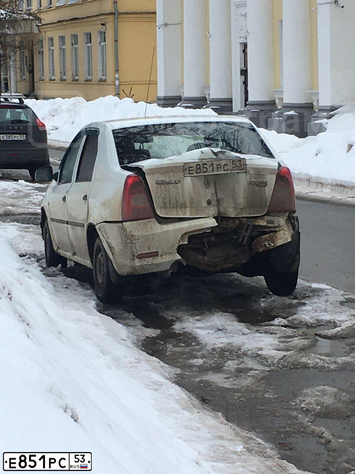 Фото автомобиля RENAULT LOGAN, 2012 — госномер Е851РС53. Цвет: Белый