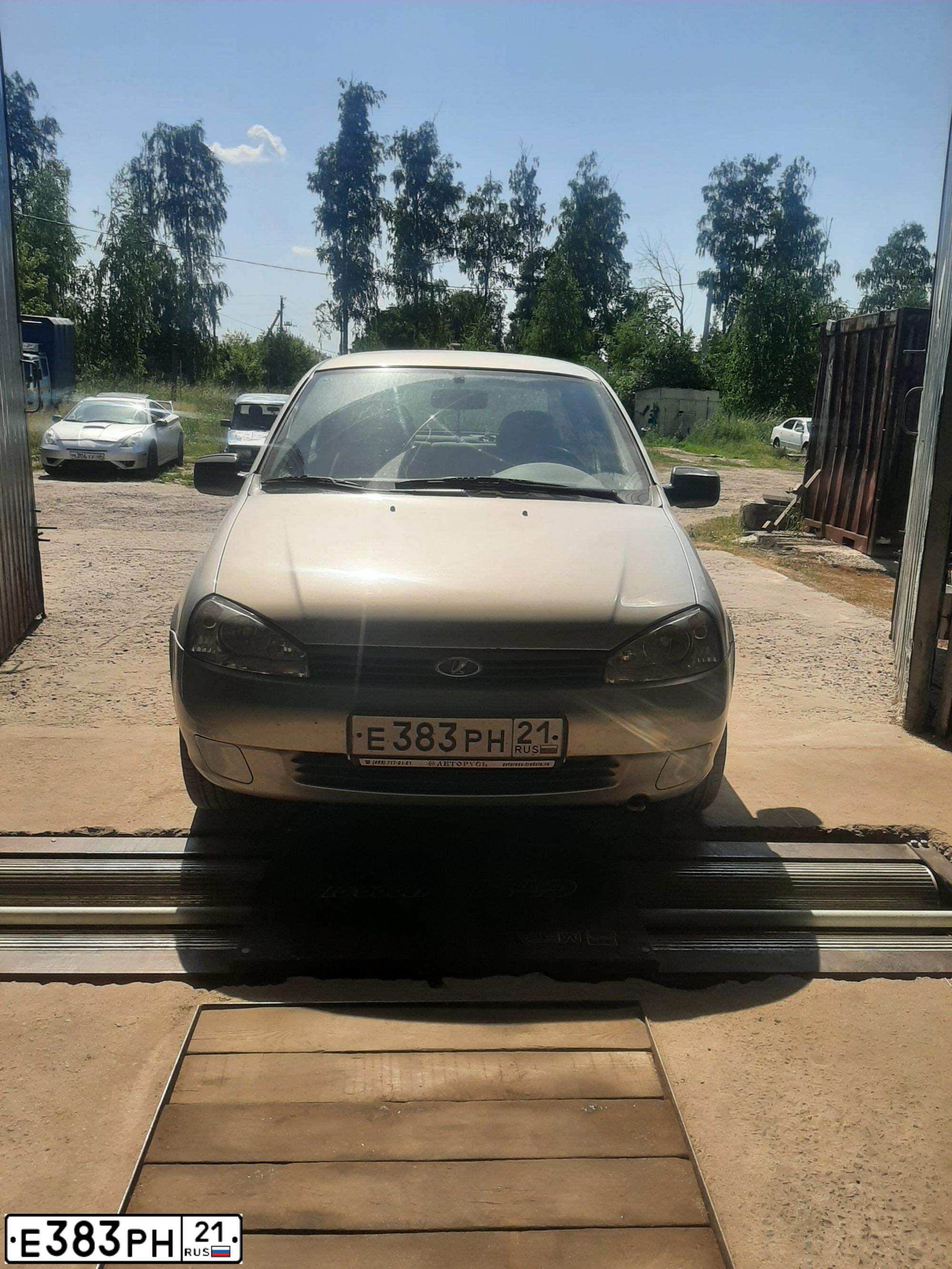 Фото автомобиля LADA 1118 KALINA, 2010 — госномер О083НУ46. Цвет: Серебристый