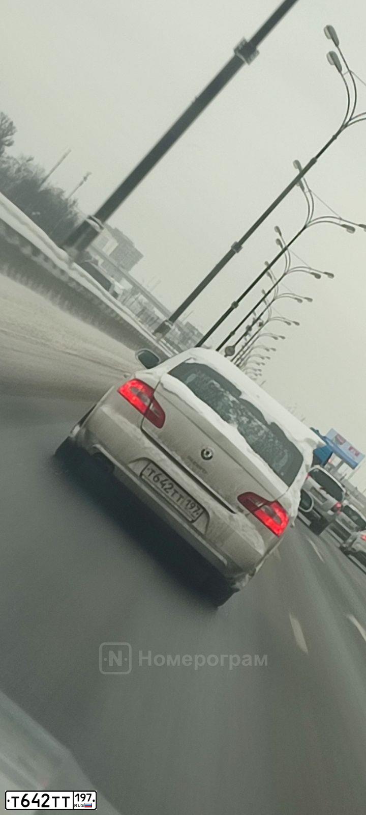 Фото автомобиля SKODA SUPERB, 2012 — госномер Т642ТТ197. Цвет: БЕЛЫЙ