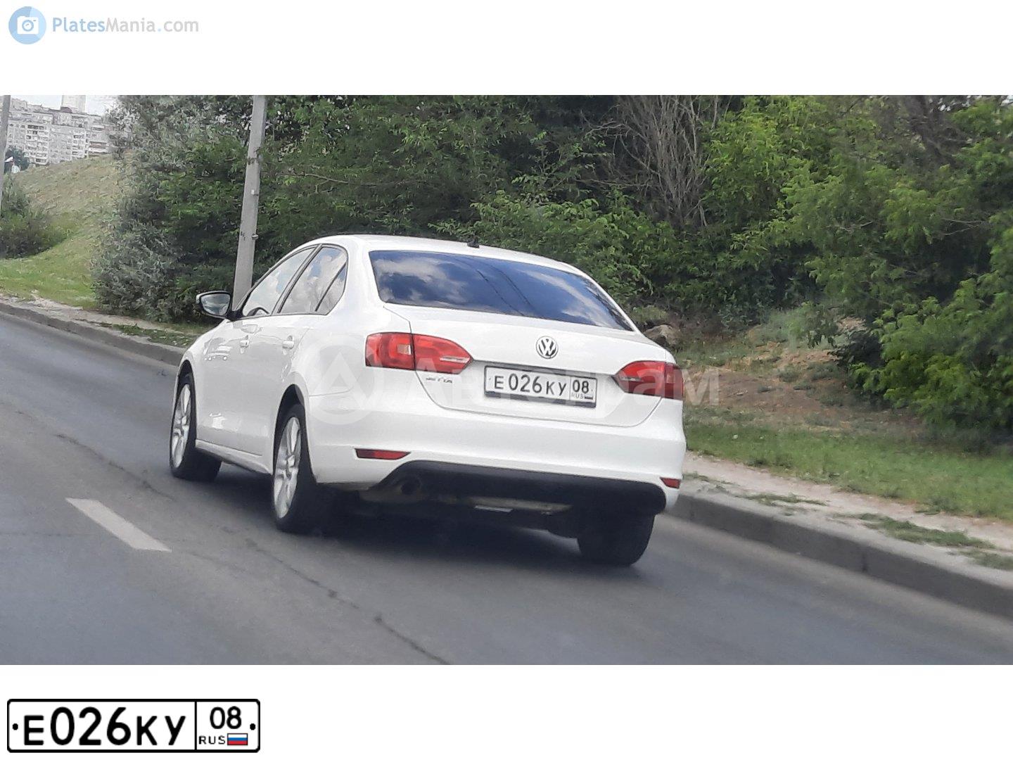 Фото автомобиля VOLKSWAGEN JETTA, 2012 — госномер Н251МХ134. Цвет: Белый