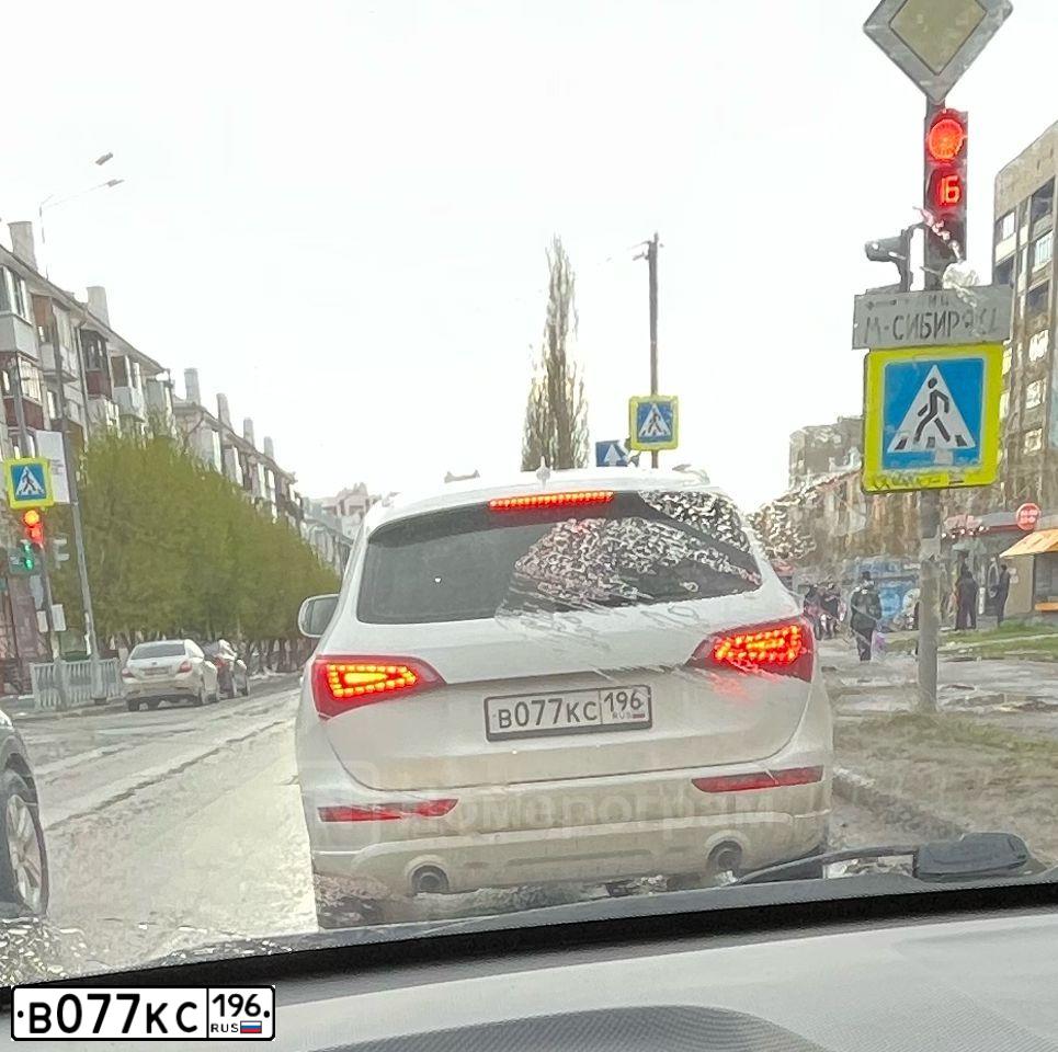Фото автомобиля AUDI Q5, 2008 — госномер В077КС196. Цвет: БЕЛЫЙ