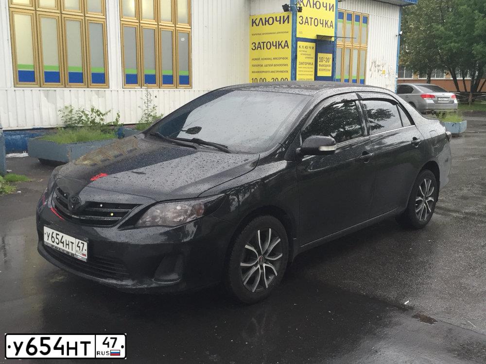 Фото автомобиля TOYOTA COROLLA, 2011 — госномер У654НТ47. Цвет: ЧЕРНЫЙ