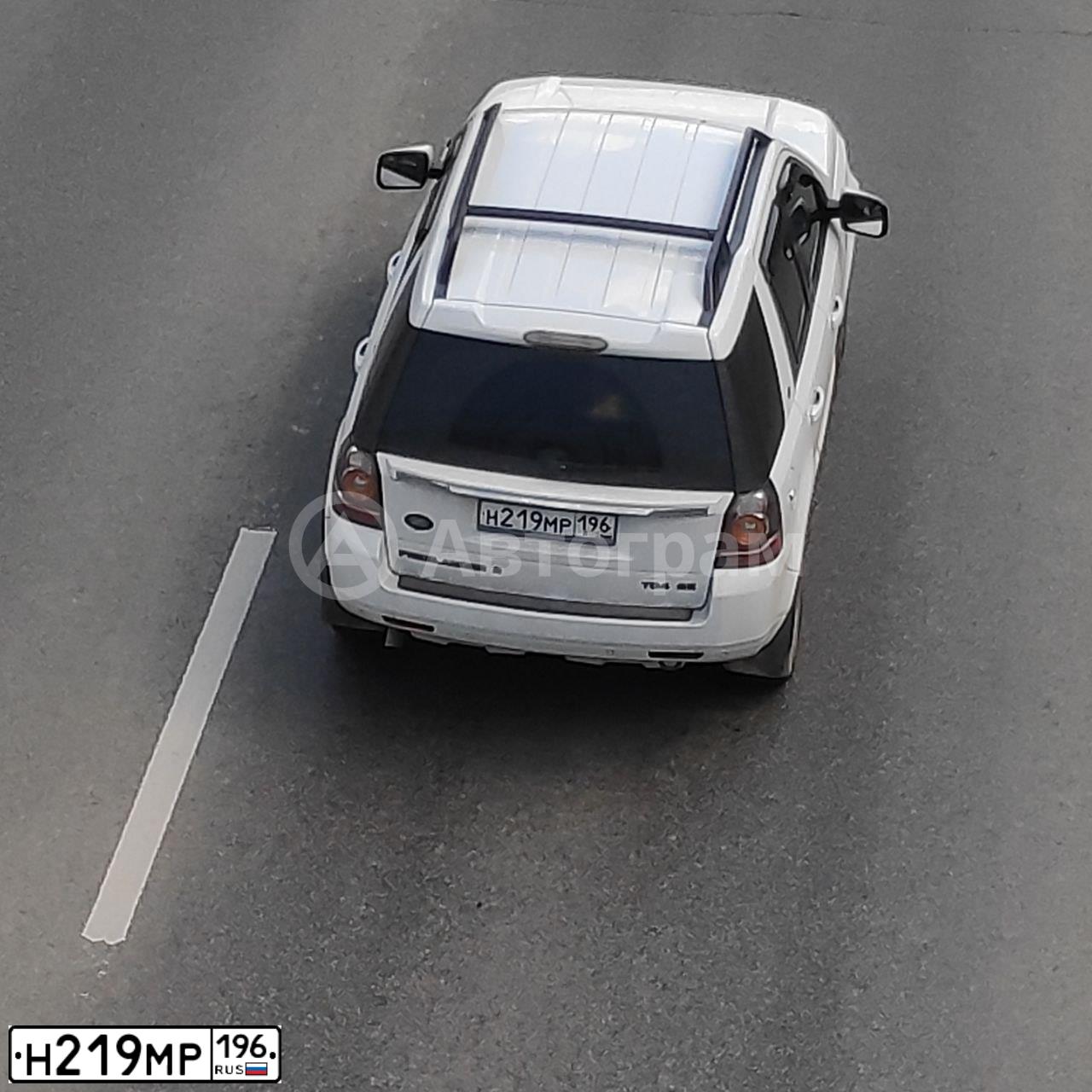 Фото автомобиля LANDROVER FREELANDER, 2014 — госномер Р434ХР174. Цвет: ЯРКО-БЕЛЫЙ