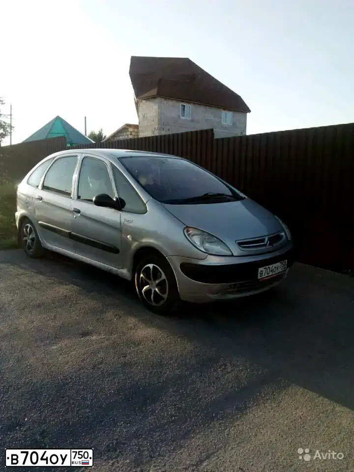 Фото автомобиля CITROEN XSARA PICASSO, 2004 — госномер К670АС197. Цвет: СВЕТЛО-СЕРЫЙ