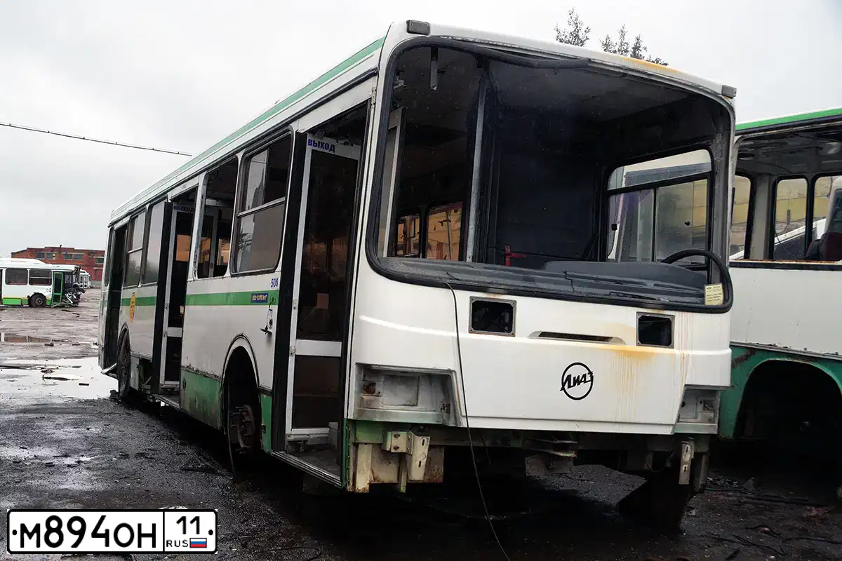 Фото автомобиля LIAZ 5256, 2009 — госномер М894ОН11. Цвет: БЕЛО-ЗЕЛЕНЫЙ