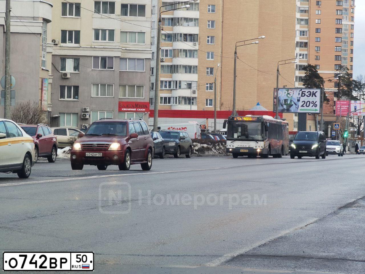 Фото автомобиля SUZUKI VITARA XL-7, 2004 — госномер О742ВР50. Цвет: ВИШНЕВЫЙ