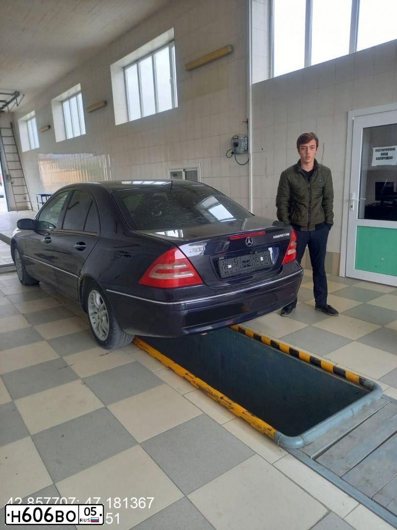 Фото автомобиля MERCEDES C-KLASSE, 2001 — госномер Н606ВО05. Цвет: синий