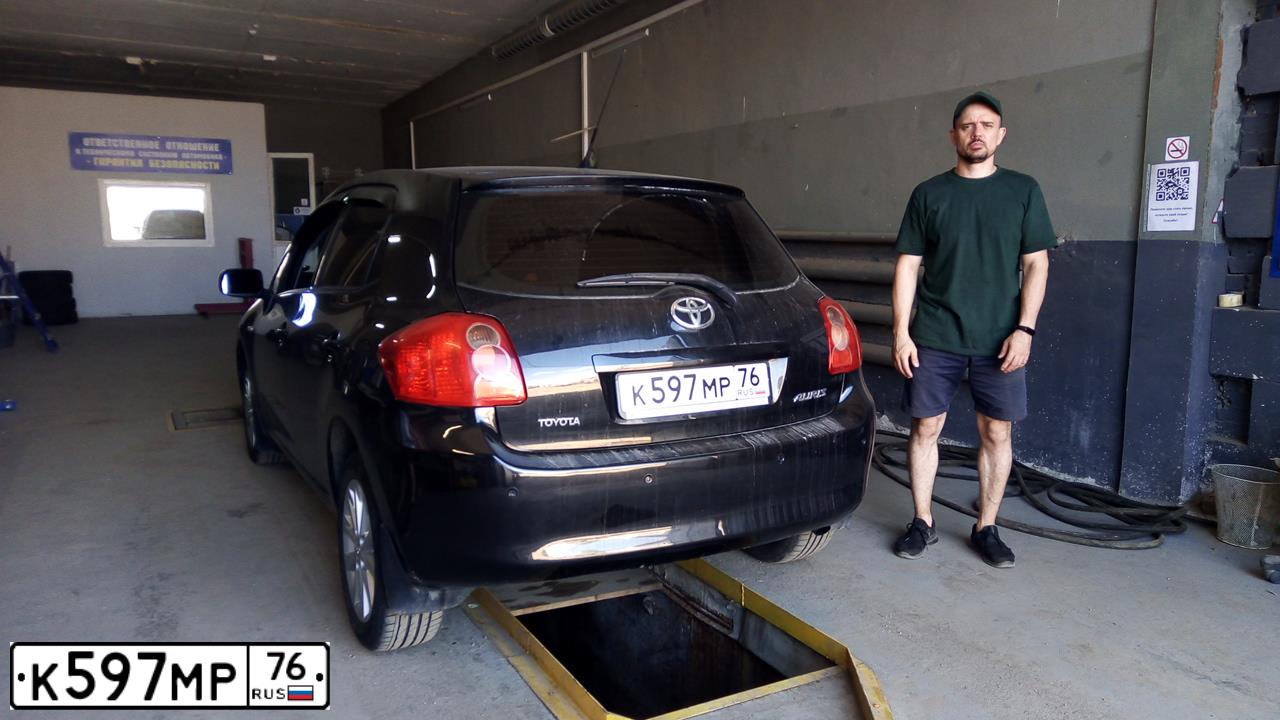 Фото автомобиля TOYOTA AURIS, 2008 — госномер К597МР76. Цвет: ЧЕРНЫЙ