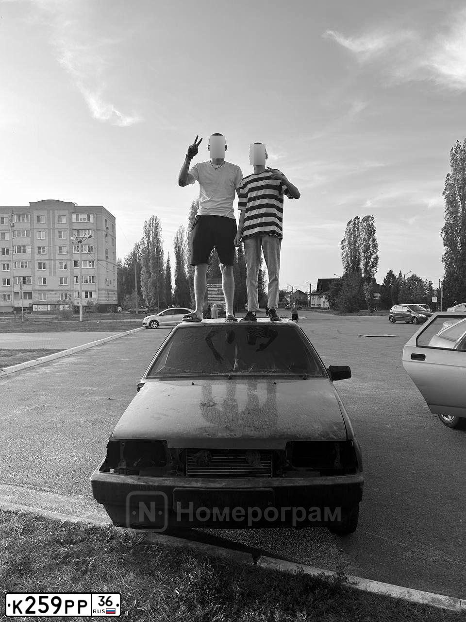 Фото автомобиля RENAULT LOGAN, 2010 — госномер К259РР36. Цвет: ТЕМНО-СЕРЫЙ