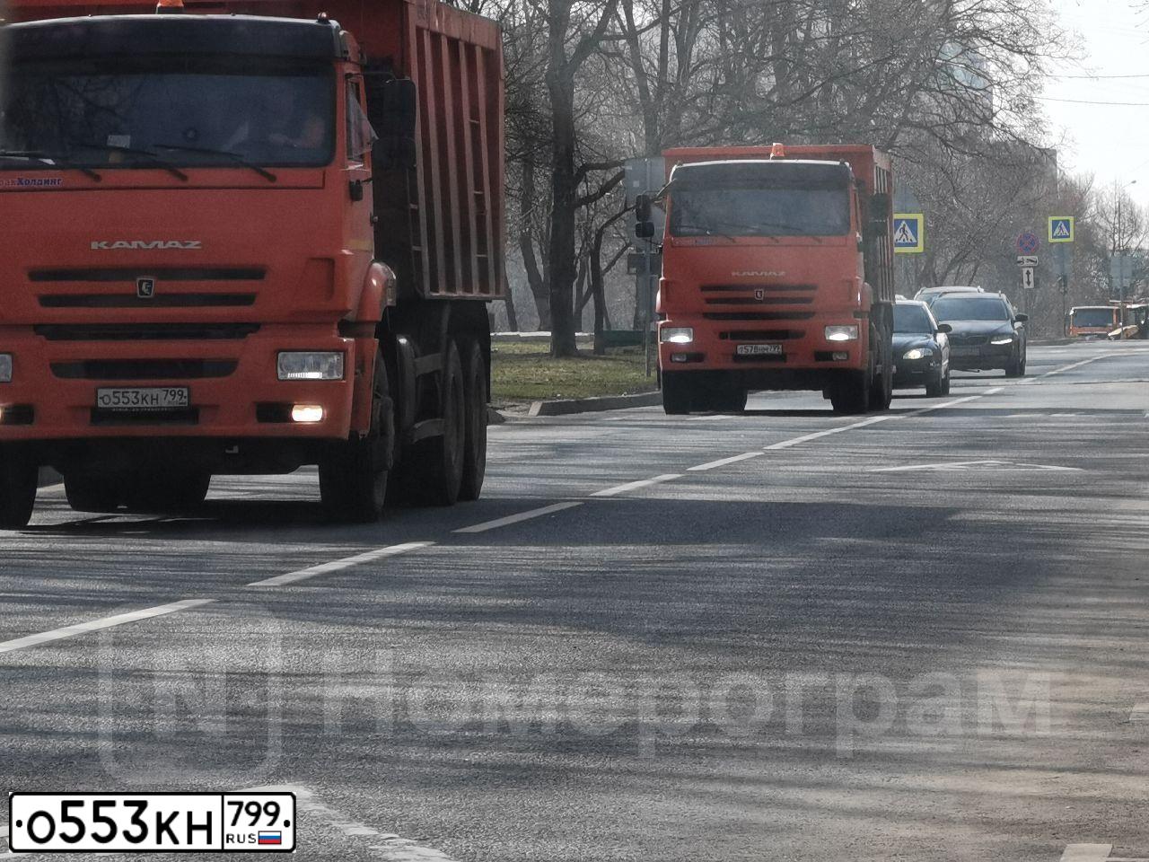 Фото автомобиля KAMAZ 6520 /6X4/, 2017 — госномер О553КН799. Цвет: Оранжевый RAL 2009