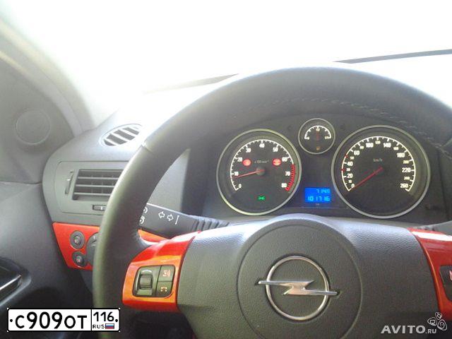 Фото автомобиля TOYOTA LAND CRUISER 200, 2010 — госномер Р464НУ716. Цвет: Серый