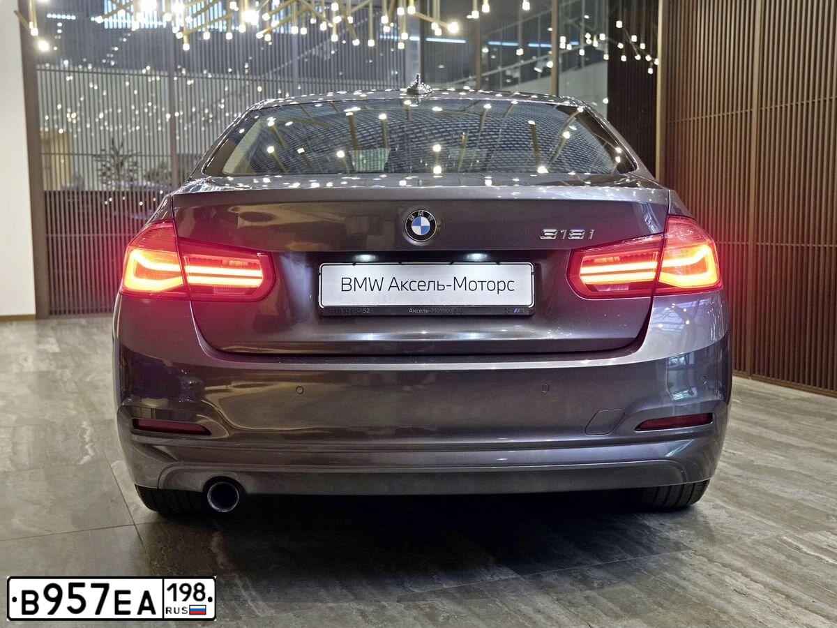 Фото автомобиля BMW SERIE 3, 2018 — госномер В957ЕА198. Цвет: СЕРЫЙ