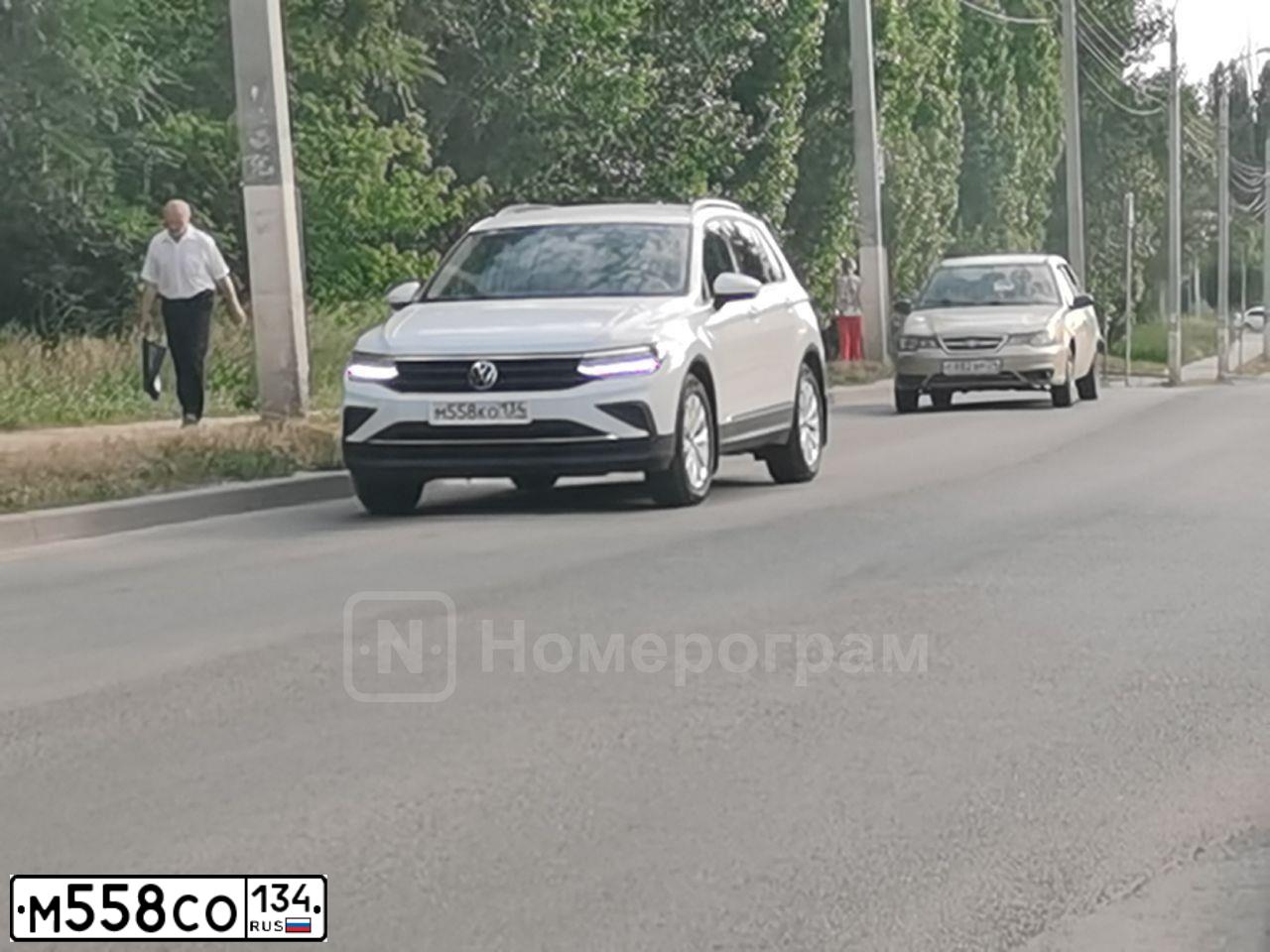 Фото автомобиля LADA 2121 NIVA, 2000 — госномер Р206ЕС78. Цвет: ЗЕЛЕНЫЙ