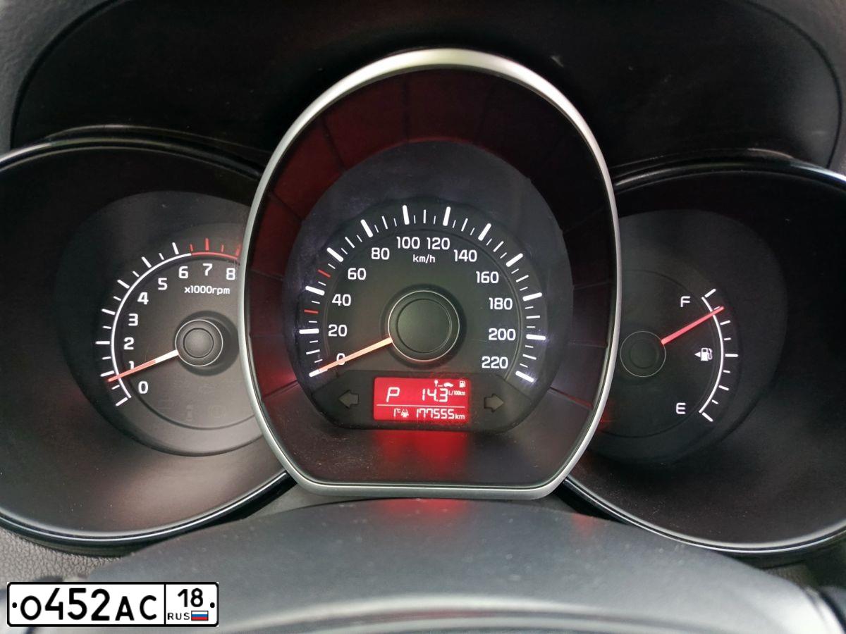 Фото автомобиля KIA RIO, 2016 — госномер В959УУ18. Цвет: темно-серый
