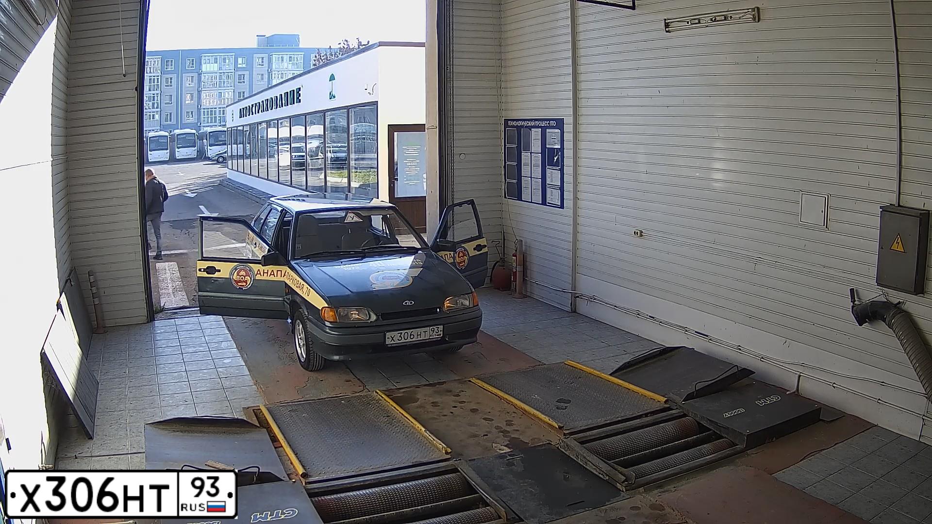 Фото автомобиля LADA 2114, 2007 — госномер Р240ТЕ193. Цвет: Серо-сине-зеленый