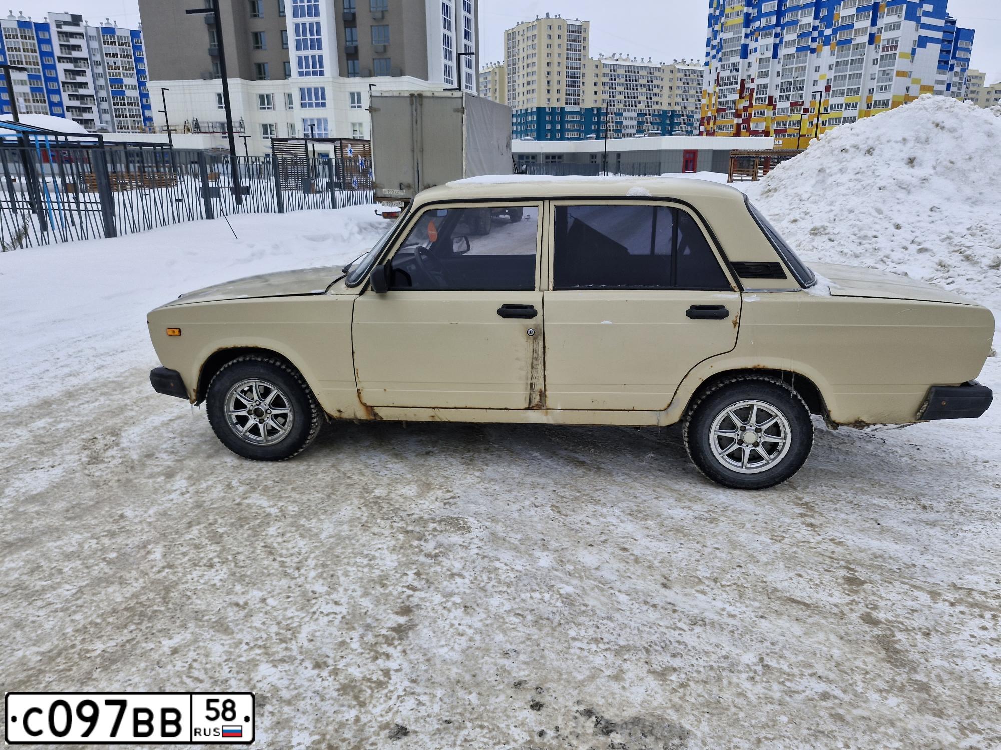 Фото автомобиля LADA 2107 LADA, 2011 — госномер А141АА58. Цвет: СВЕТЛО-СЕРЕБРИСТЫЙ МЕТАЛЛ