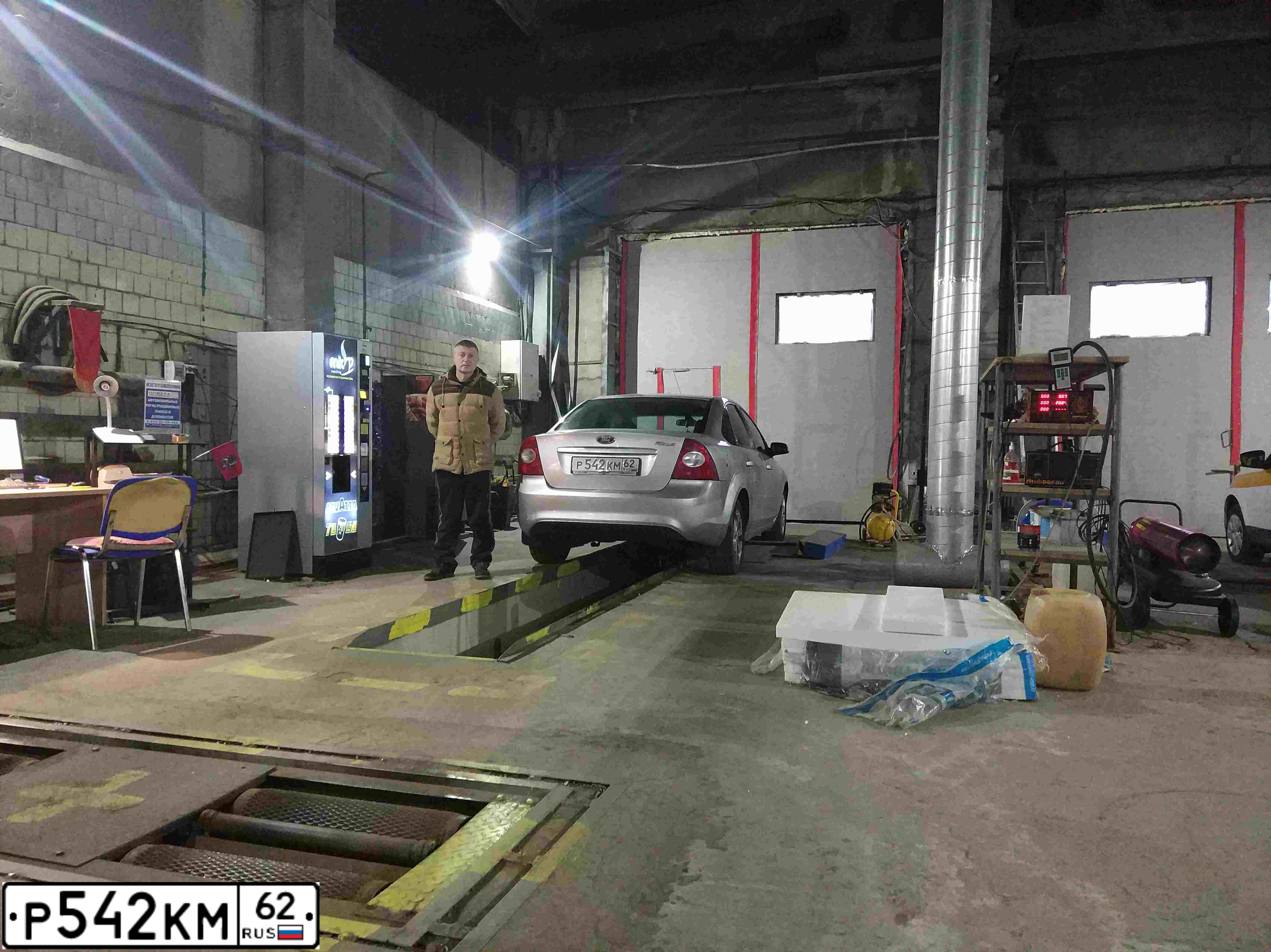 Фото автомобиля FORD FOCUS, 2005 — госномер А831ВО163. Цвет: серебристый