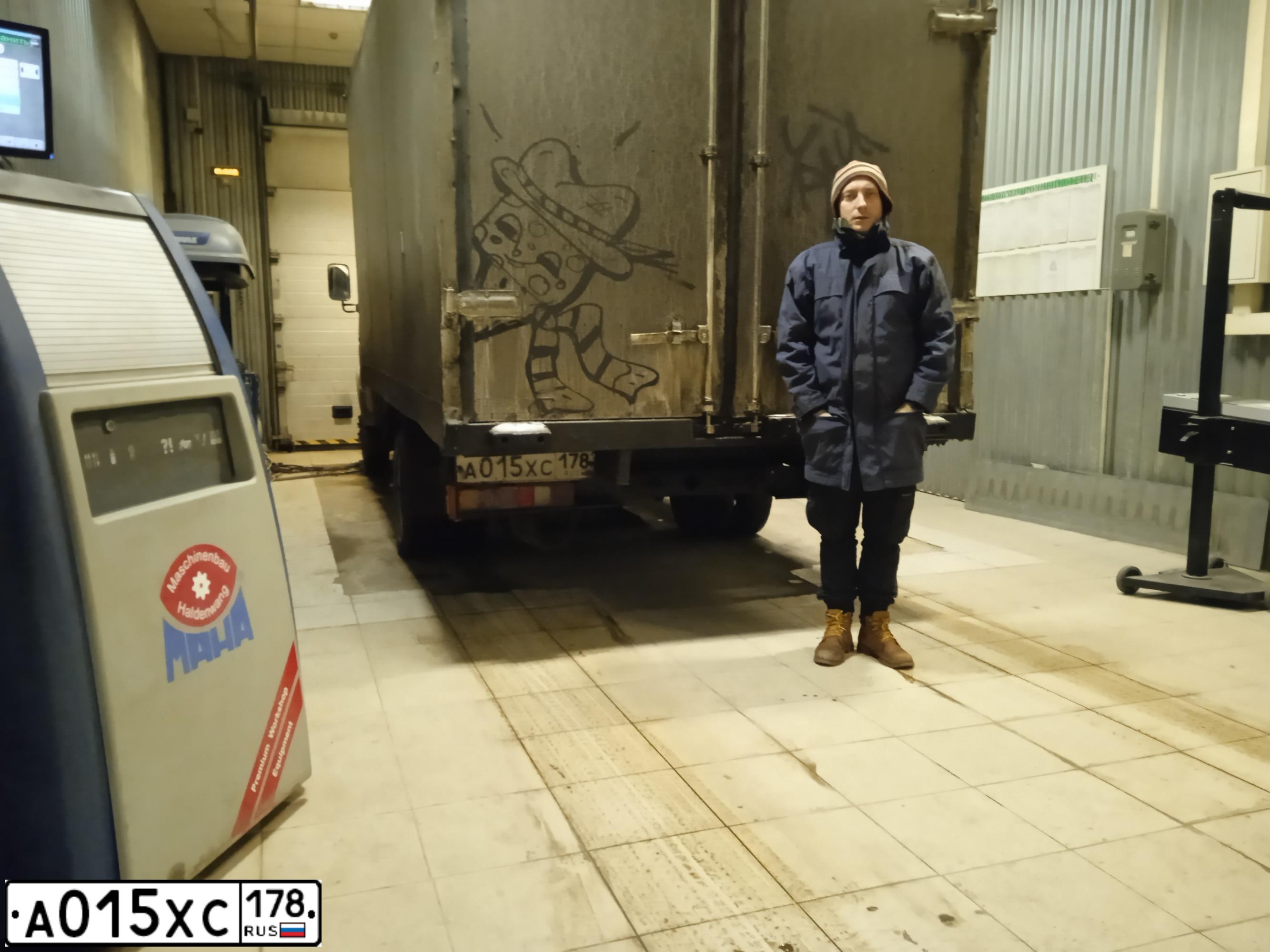 Фото автомобиля GAZ 3302 EL, 2004 — госномер А015ХС178. Цвет: БЕЛЫЙ