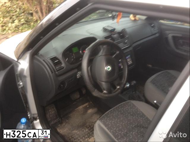 Фото автомобиля SKODA FABIA, 2012 — госномер Н325СА31. Цвет: СЕРЕБРИСТЫЙ