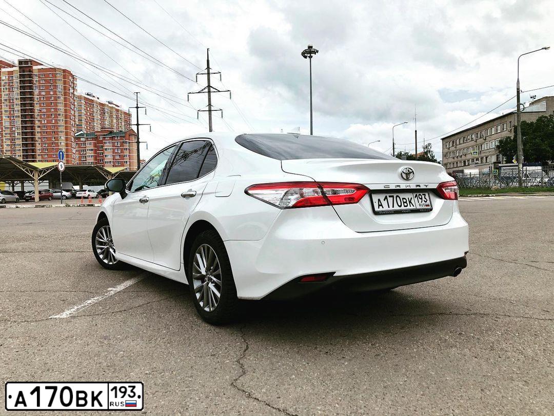 Фото автомобиля TOYOTA CAMRY, 2019 — госномер А170ВК193. Цвет: БЕЛЫЙ ПЕРЛАМУТР