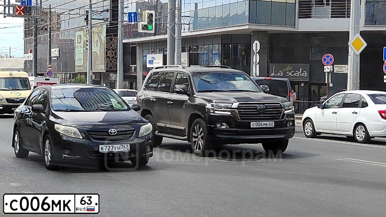 Фото автомобиля NISSAN TIIDA, 2008 — госномер В744КР82. Цвет: Серебристый