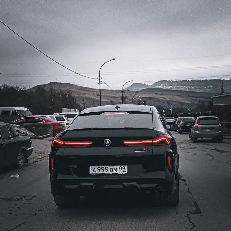 Фото автомобиля BMW X6 М СУ01, 2020 — госномер А999ВМ09. Цвет: ЧЕРНЫЙ