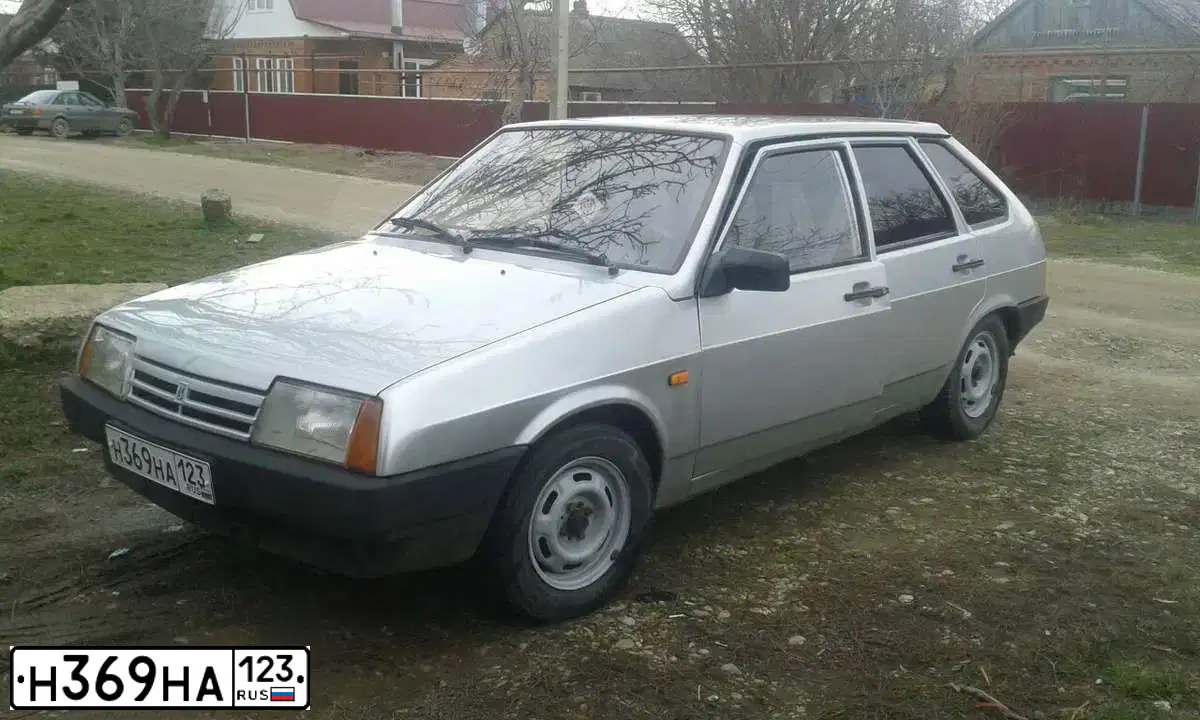 Фото автомобиля LADA 2109 SAMARA, 2002 — госномер С667УН99. Цвет: СЕРЕБРИСТЫЙ