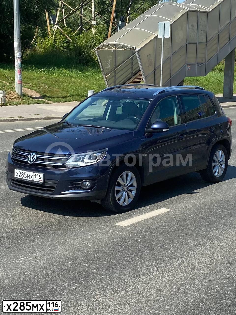 Фото автомобиля VOLKSWAGEN TIGUAN, 2016 — госномер Х285МХ116. Цвет: ТЕМНО-СИНИЙ