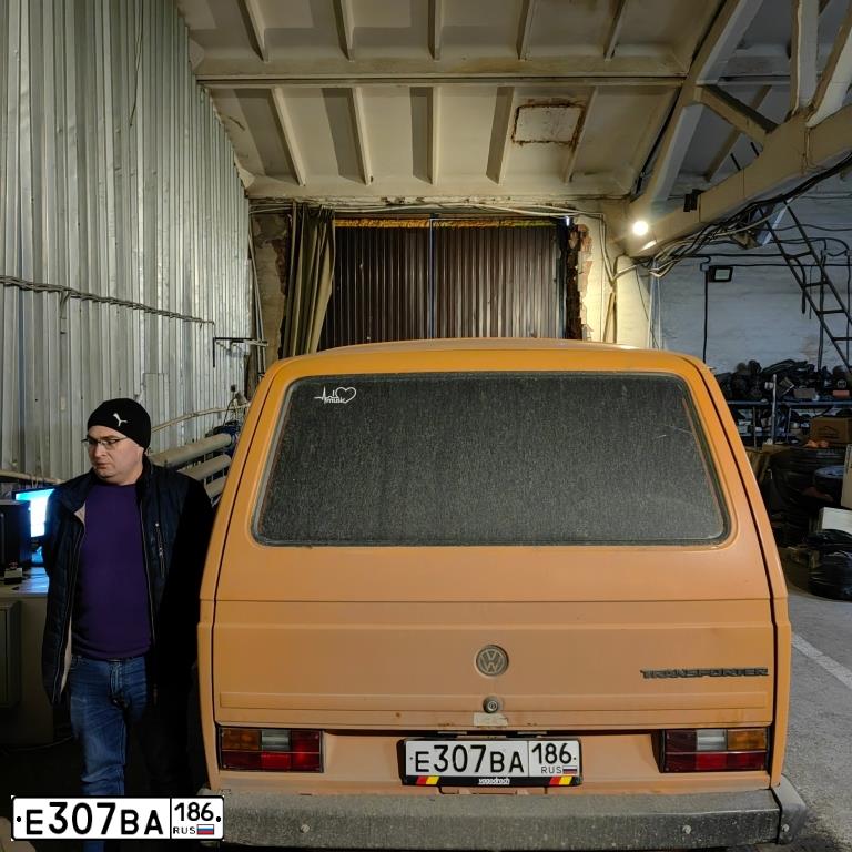 Фото автомобиля VOLKSWAGEN TRANSPORTER, 1990 — госномер Т577ВТ196