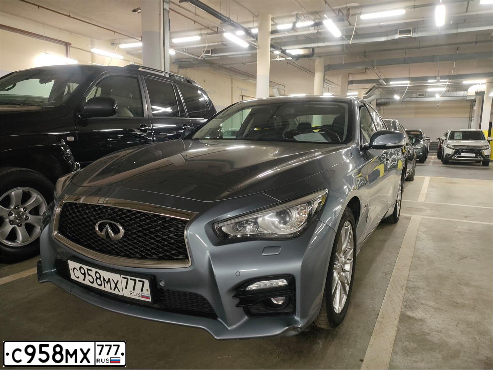 Фото автомобиля INFINITI Q50, 2014 — госномер С958МХ777. Цвет: СЕРЫЙ