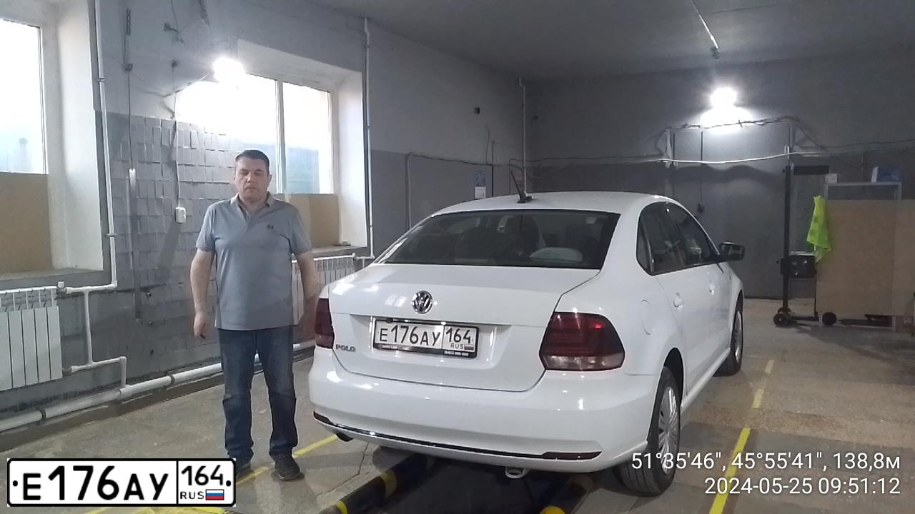 Фото автомобиля VOLKSWAGEN POLO, 2020 — госномер Е176АУ164. Цвет: Белый