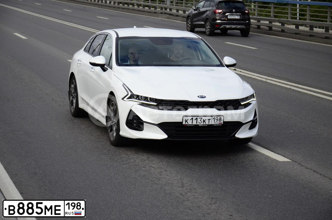 Фото автомобиля RENAULT KAPTUR, 2018 — госномер А103СЕ147. Цвет: КОРИЧНЕВЫЙ ЧЕРНЫЙ