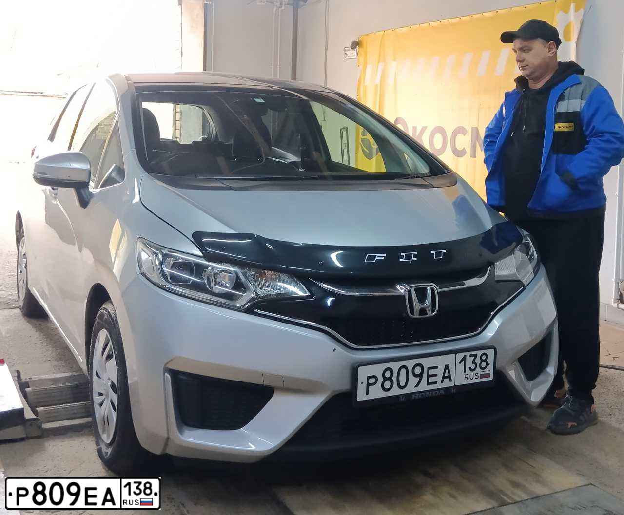 Фото автомобиля HONDA FIT, 2016 — госномер Х246УМ55