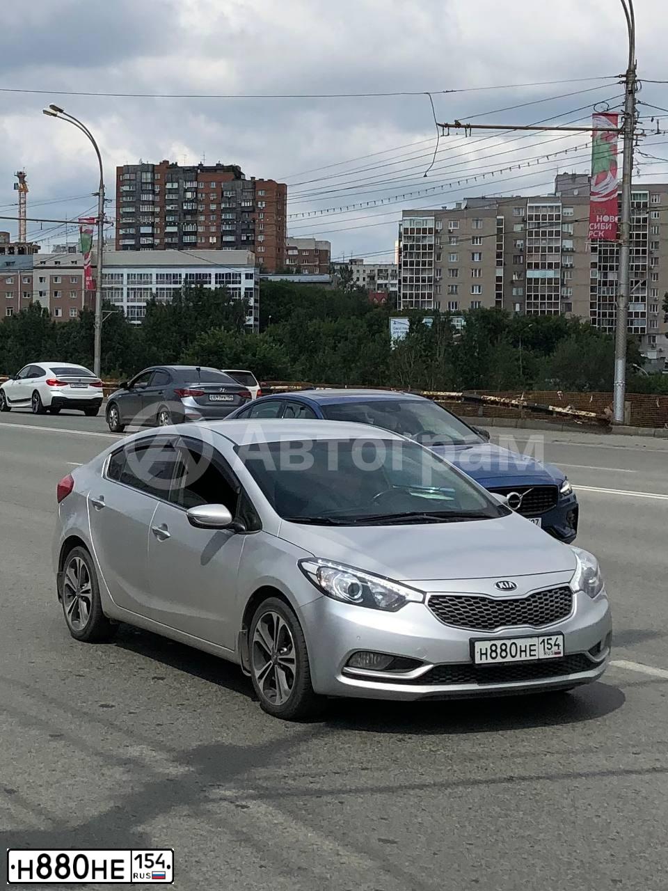 Фото автомобиля KIA CERATO, 2013 — госномер Н880НЕ154. Цвет: СЕРЕБРИСТЫЙ