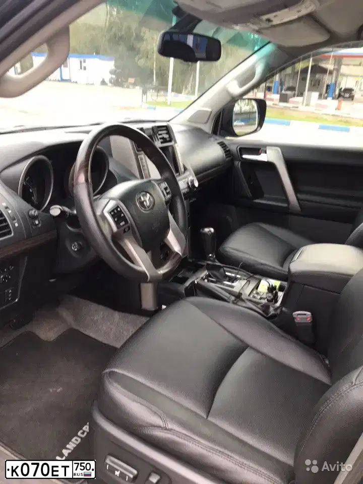 Фото автомобиля TOYOTA LANDCRUISER 200, 2018 — госномер Е829НЕ977. Цвет: ЧЕРНЫЙ