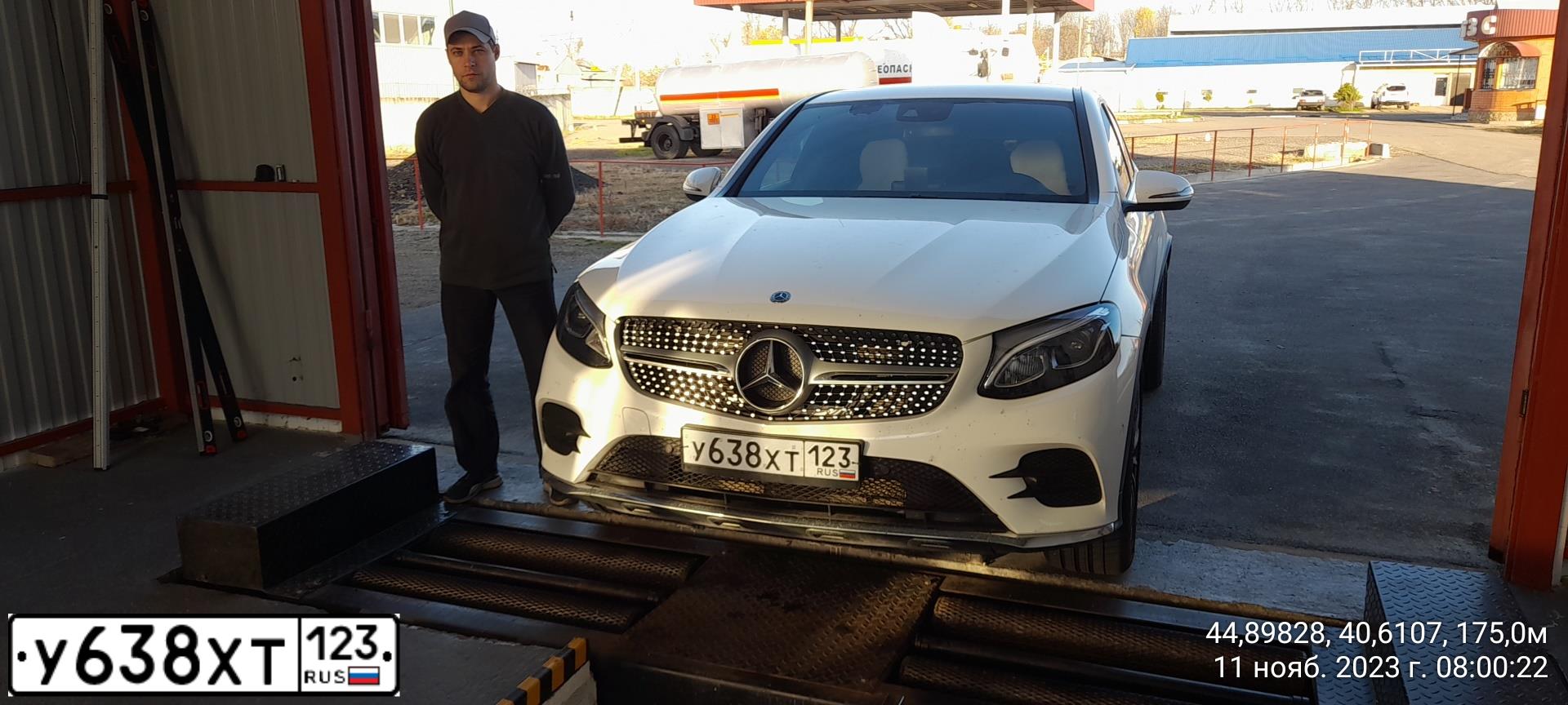 Фото автомобиля MERCEDES GLC-KLASSE, 2019 — госномер У638ХТ123. Цвет: БЕЛЫЙ