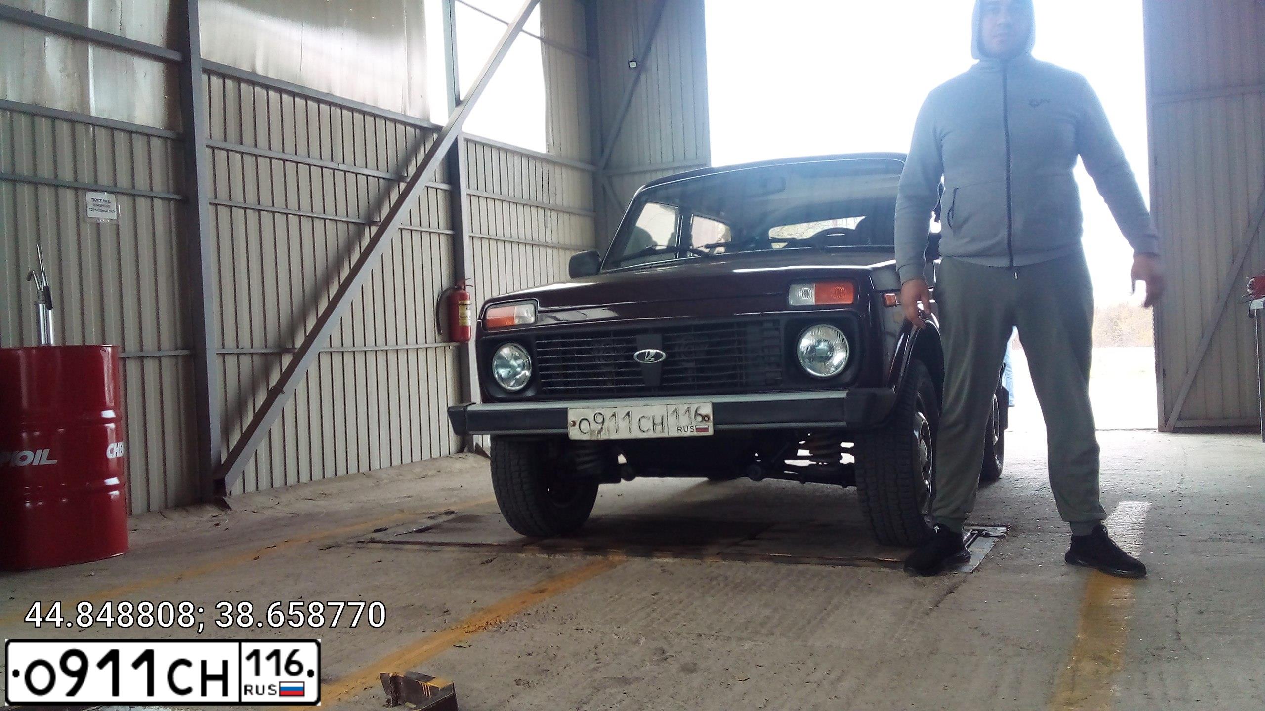 Фото автомобиля LADA 2121 NIVA, 2011 — госномер М010ВТ126. Цвет: ТЕМНО-ВИШНЕВЫЙ