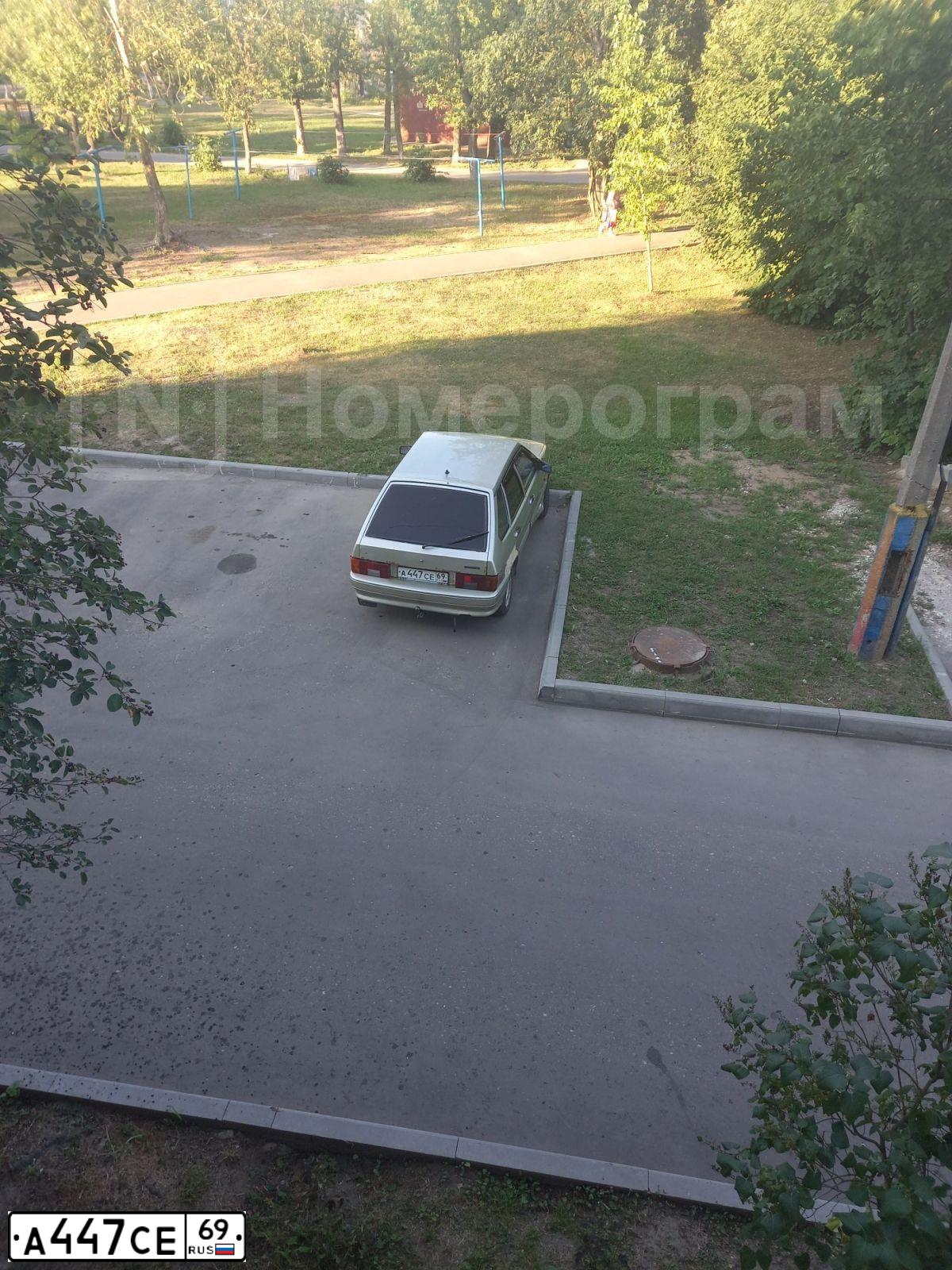 Фото автомобиля VOLKSWAGEN GOLF, 2008 — госномер А447СЕ199. Цвет: КРАСНЫЙ